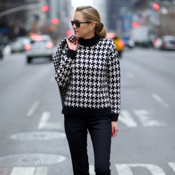 Vintage Houndstooth Oversized Pullover Sweater - Picture 6 of 10